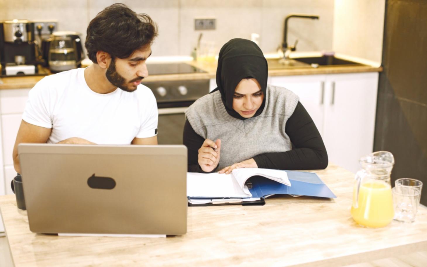 Collaborative learning environment with students working together on business case studies